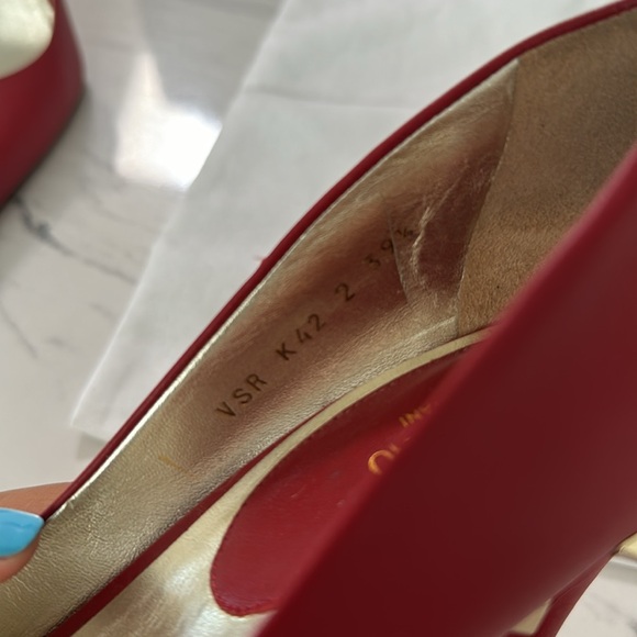 Beautiful Valentino Pump! Definitely the statement piece you need! - Picture 7 of 7